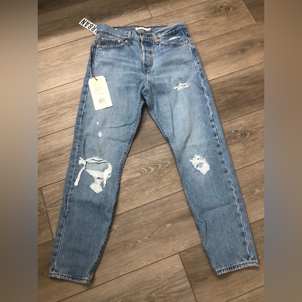 Urban outfitters Levi’s Wedgie mom jeans